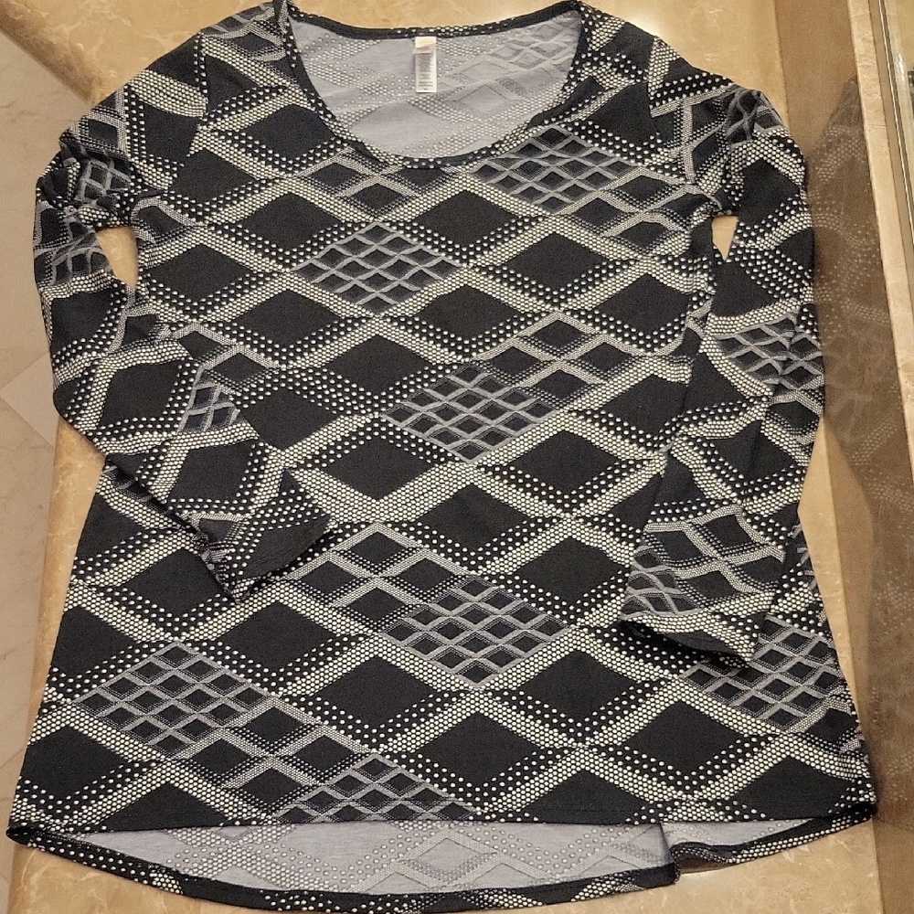 LuLaRoe Black and White Diamond Pattern Long Sleeve Top, M
